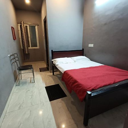 Radhika Lodge Bellary Exterior foto